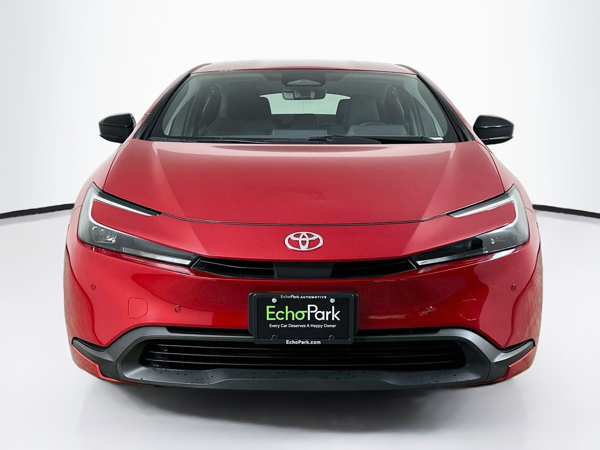 Used 2025 Toyota Prius LE FWD image 2