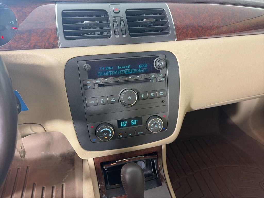 Used 2011 Buick Lucerne CXL FWD image 2