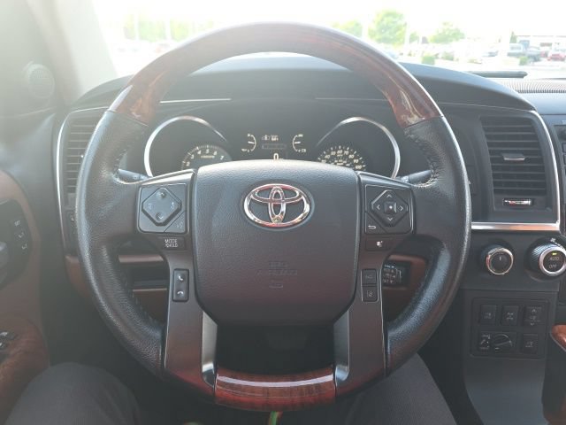 Used 2020 Toyota Sequoia Platinum AWD/4WD image 18