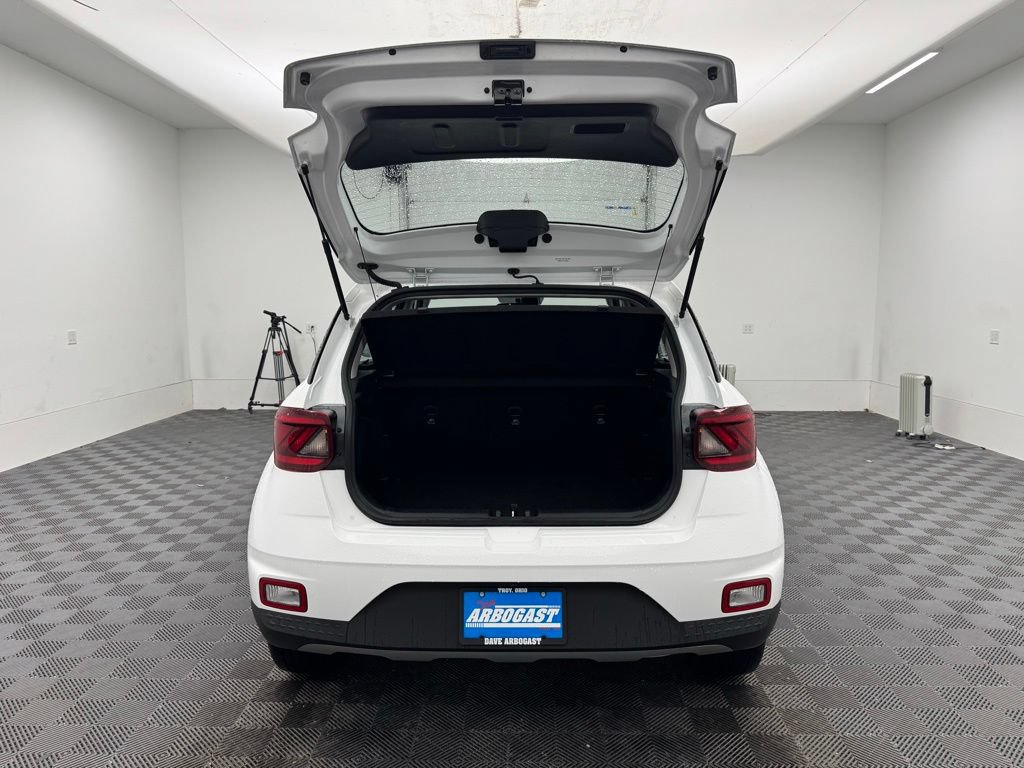 Used 2025 Hyundai Venue SEL FWD image 9
