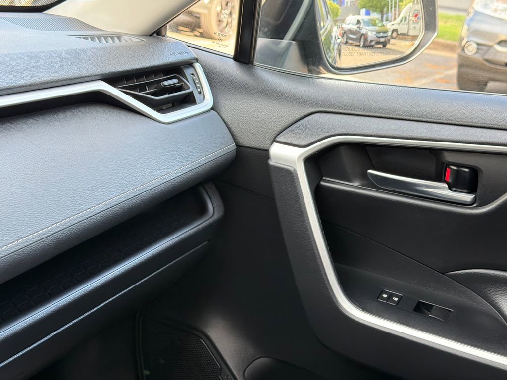 Used 2020 Toyota RAV4 XLE w/ Convenience Package image 33