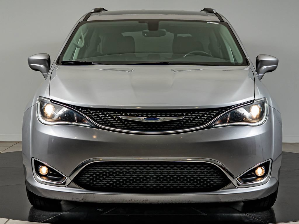 Used 2018 Chrysler Pacifica Touring-L Plus w/ Tire & Wheel Group FWD image 2