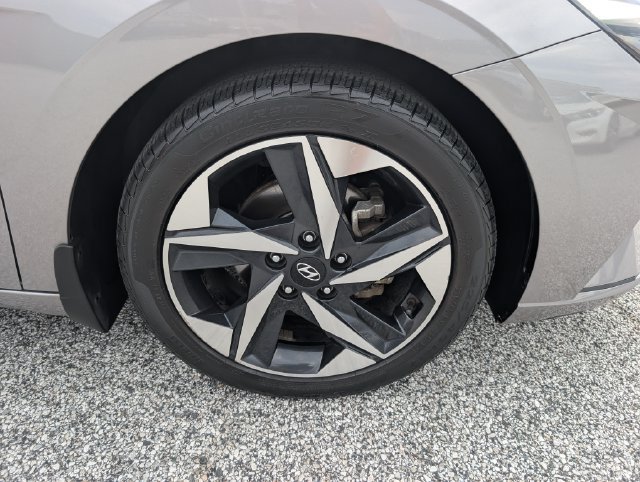 Used 2023 Hyundai Elantra SEL w/ Convenience Package FWD image 9