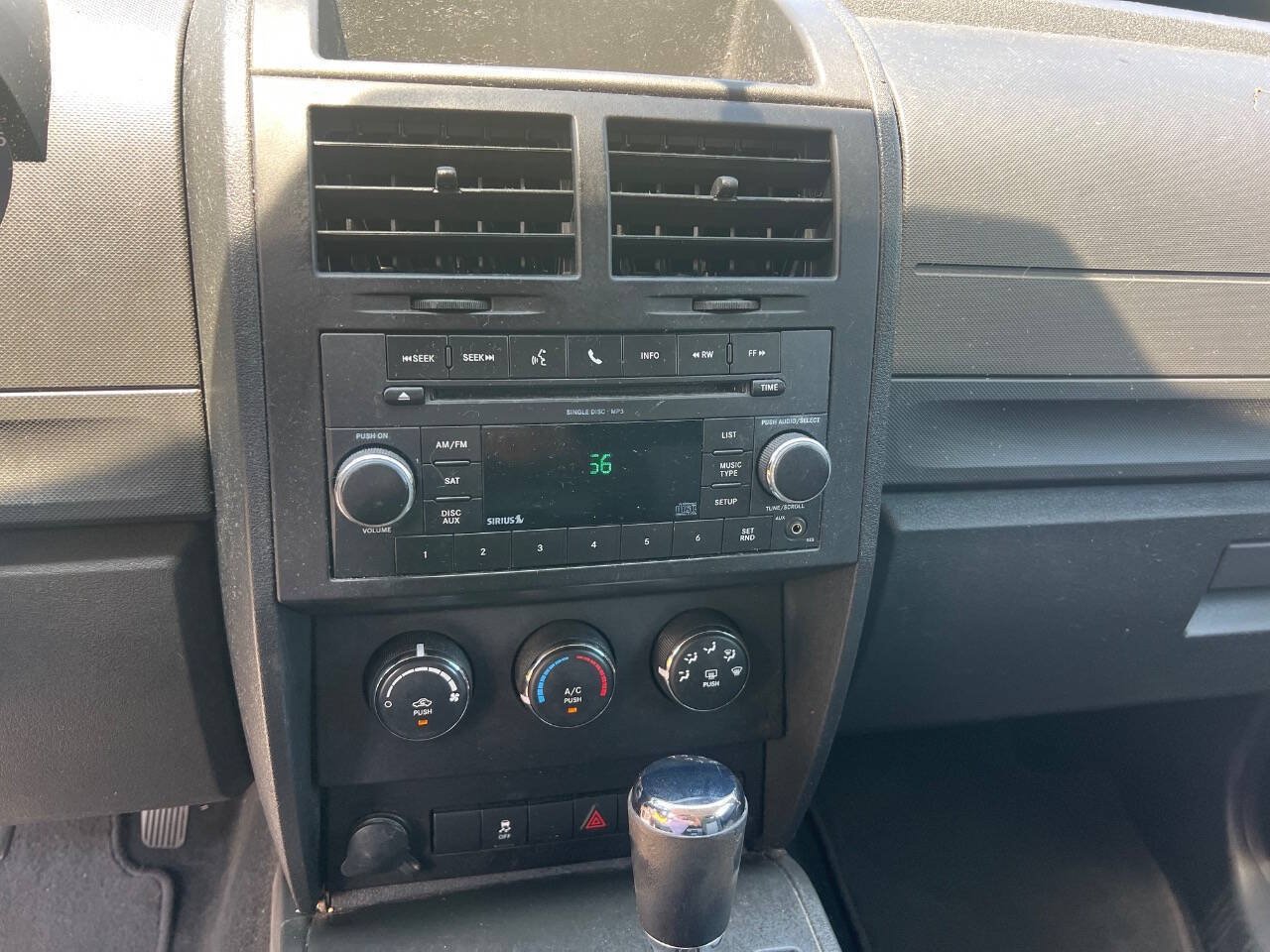 Used 2010 Dodge Nitro Heat RWD image 10
