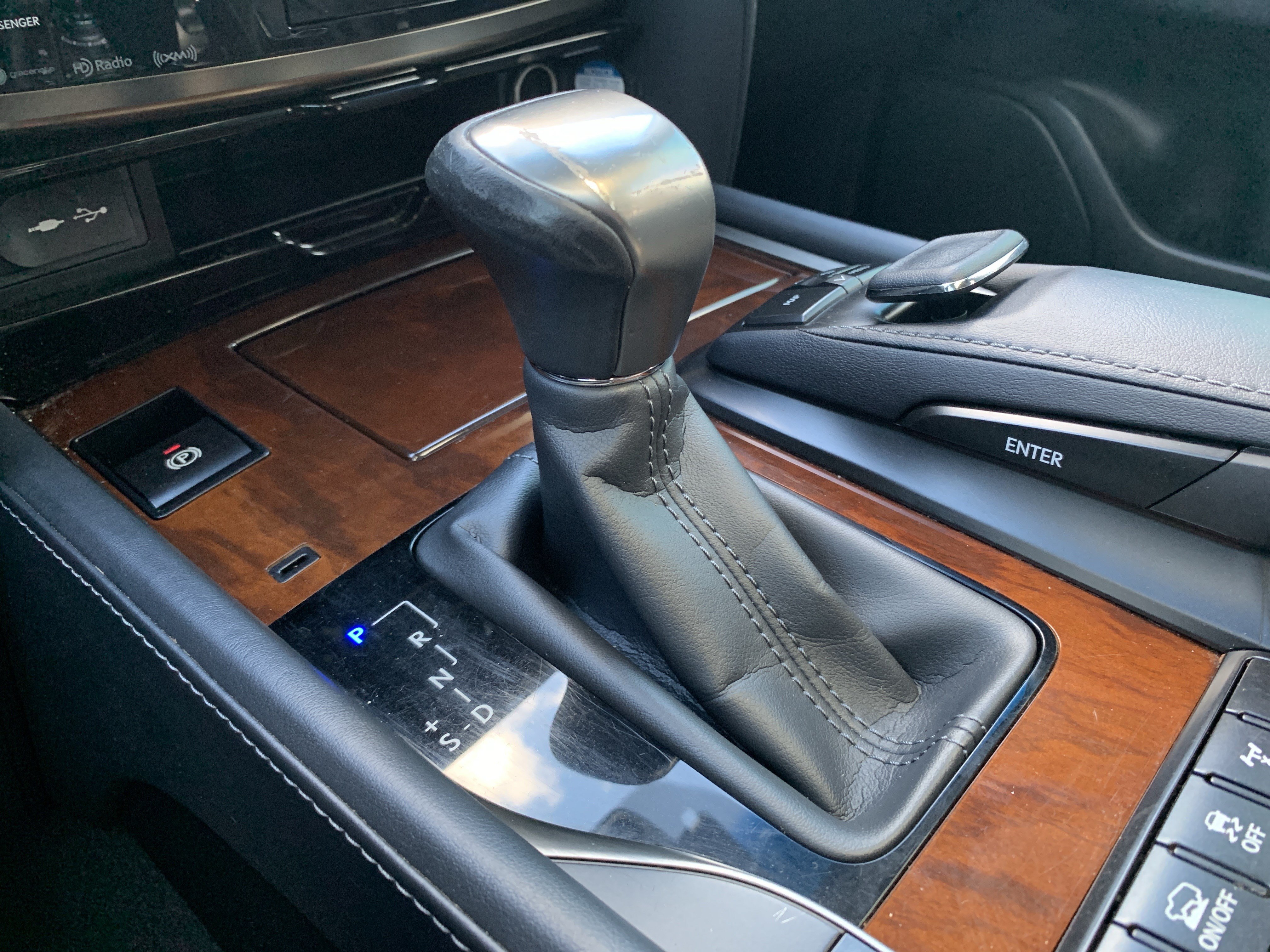 Used 2019 Lexus LX 570 4WD w/ Luxury Package image 26
