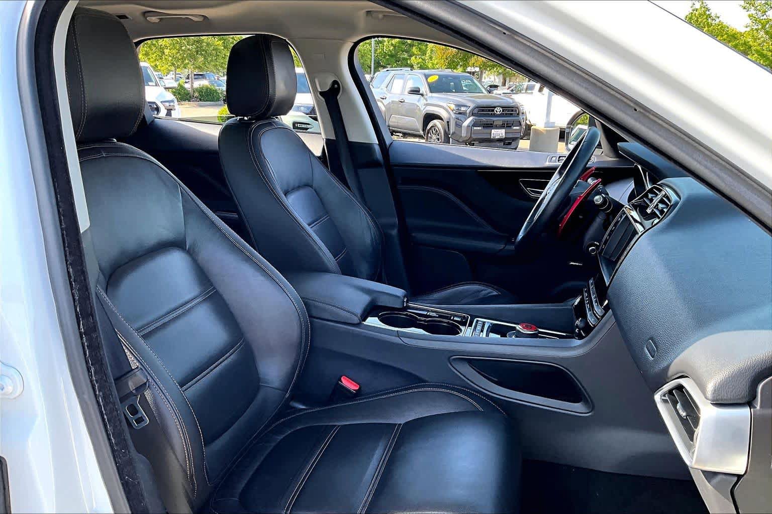 Used 2017 Jaguar F-PACE Prestige AWD/4WD image 8