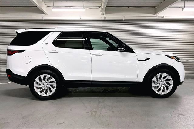 Certified 2025 Land Rover Discovery S image 14