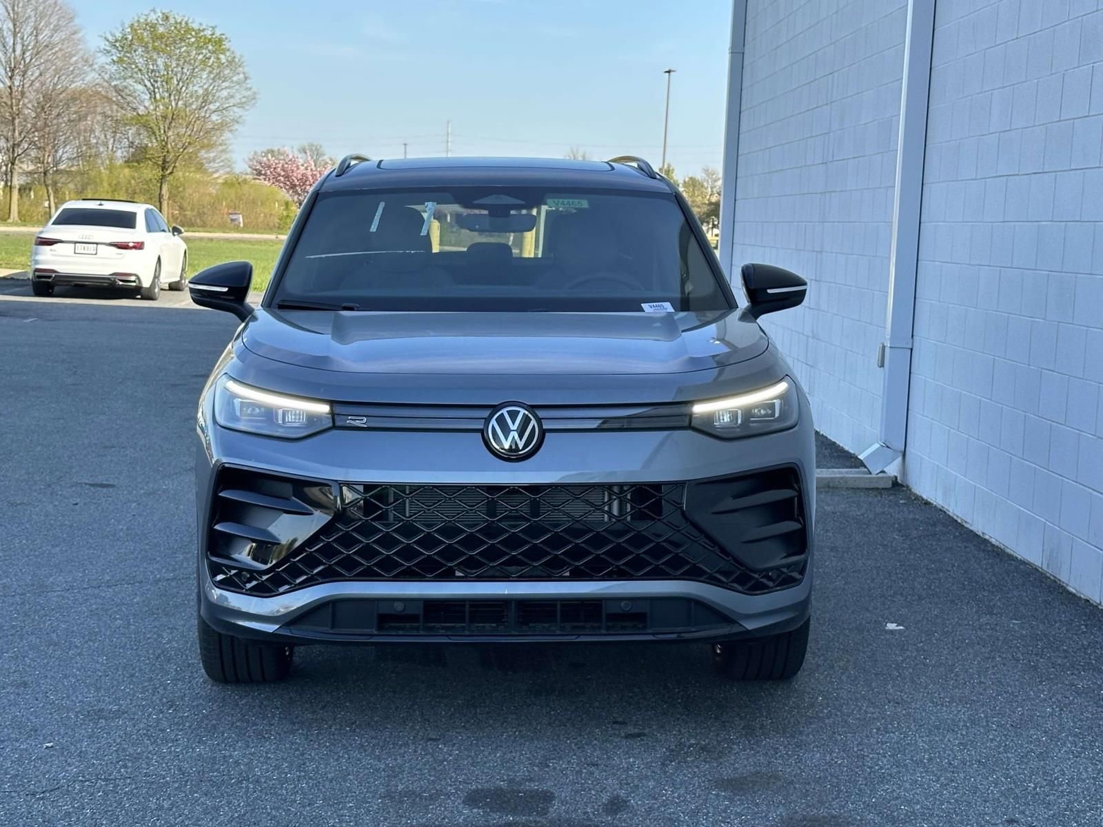 New 2026 Volkswagen Tiguan SE R-Line image 9