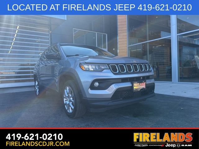 Used 2023 Jeep Compass Latitude image 1