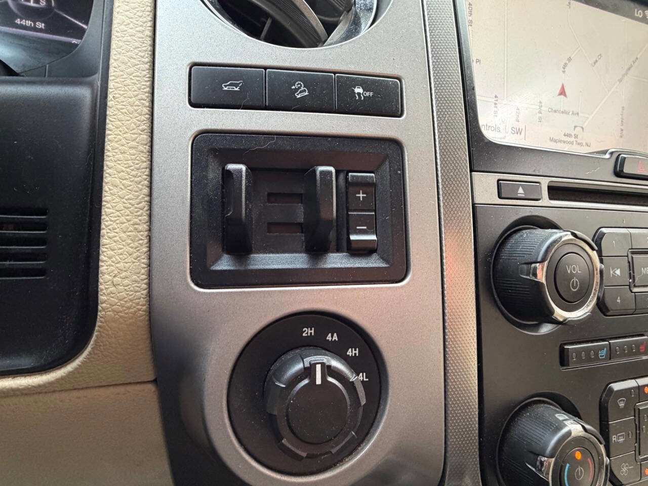 Used 2016 Ford Expedition EL XLT w/ Equipment Group 202A image 18