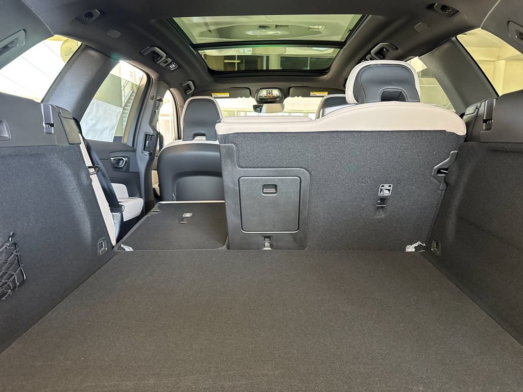 New 2026 Volvo XC60 T8 Plus w/ Protection Package Premier AWD/4WD image 14