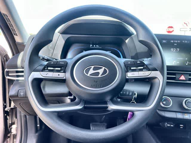 Used 2026 Hyundai Elantra SE FWD image 17