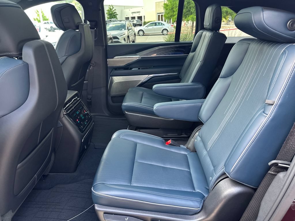 Certified 2025 Cadillac Escalade IQ Luxury 2 w/ LPO, Premium Carpet Package AWD/4WD image 36