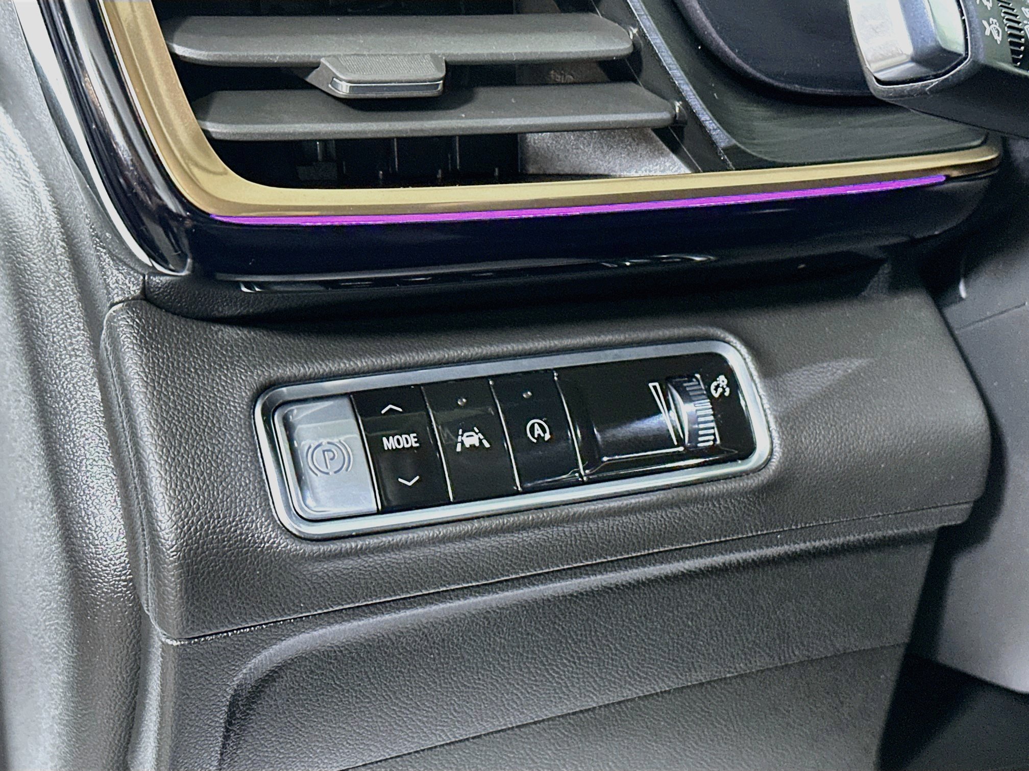 Used 2025 Buick Envision Avenir AWD/4WD image 10