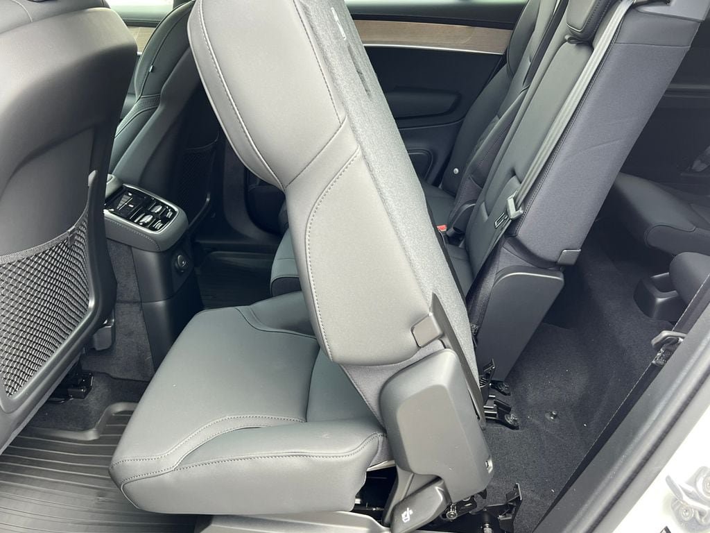 New 2026 Volvo XC90 T8 Plus w/ Protection Package Premier AWD/4WD image 8