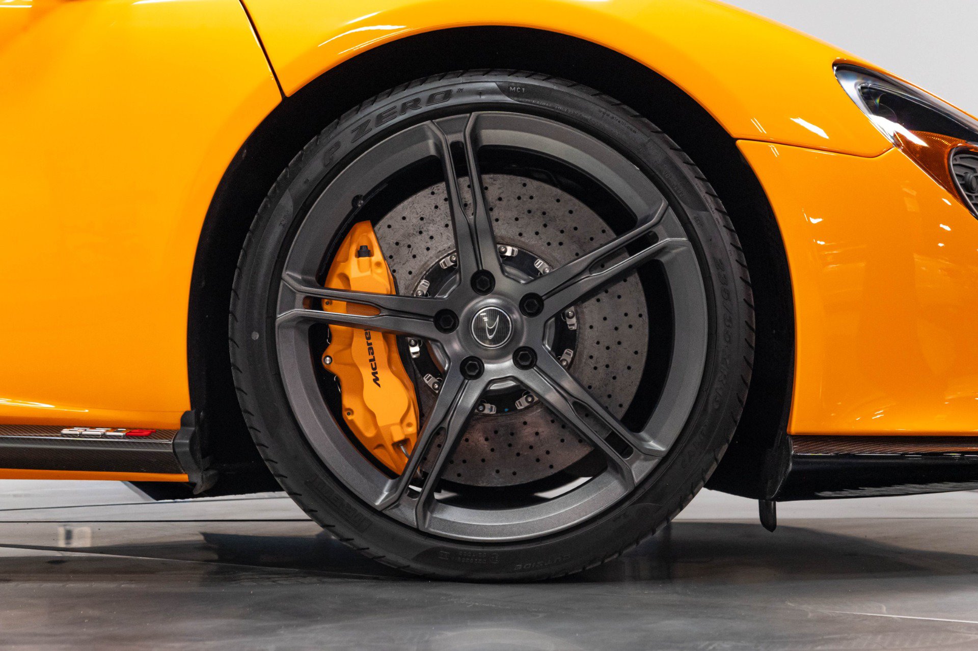 Used 2015 McLaren 650S Spider RWD image 30
