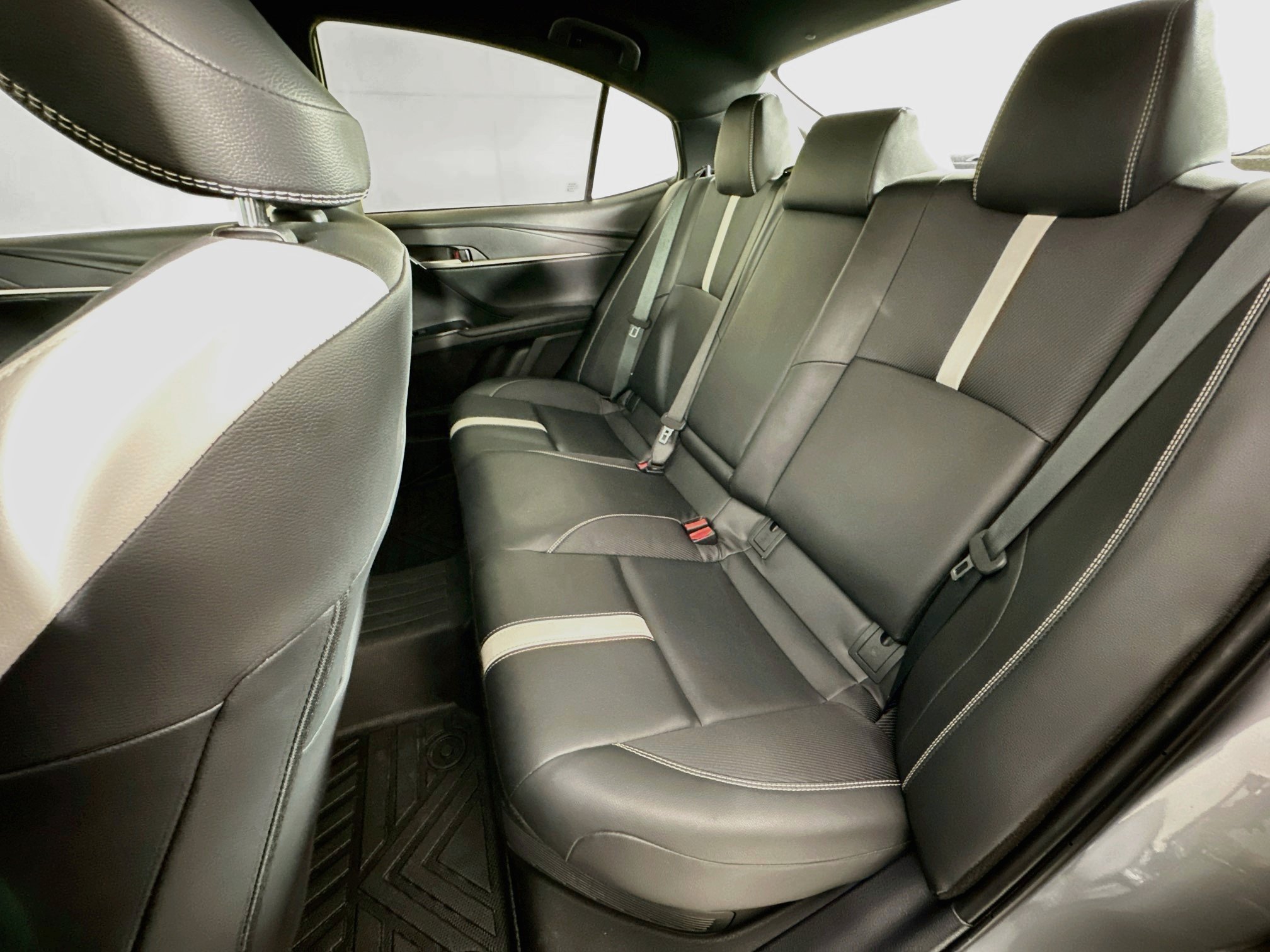 Used 2025 Toyota Camry SE w/ Convenience Package FWD image 26