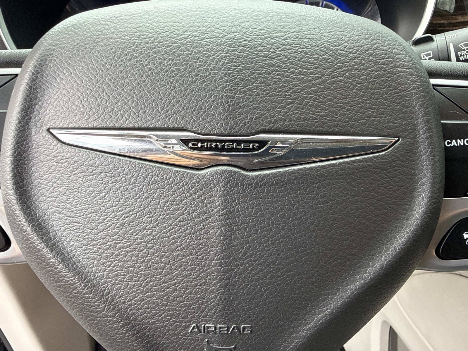 Used 2024 Chrysler Pacifica Limited FWD image 35