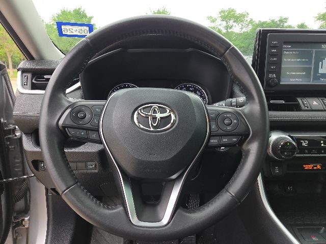 Used 2019 Toyota RAV4 XLE Premium FWD image 10