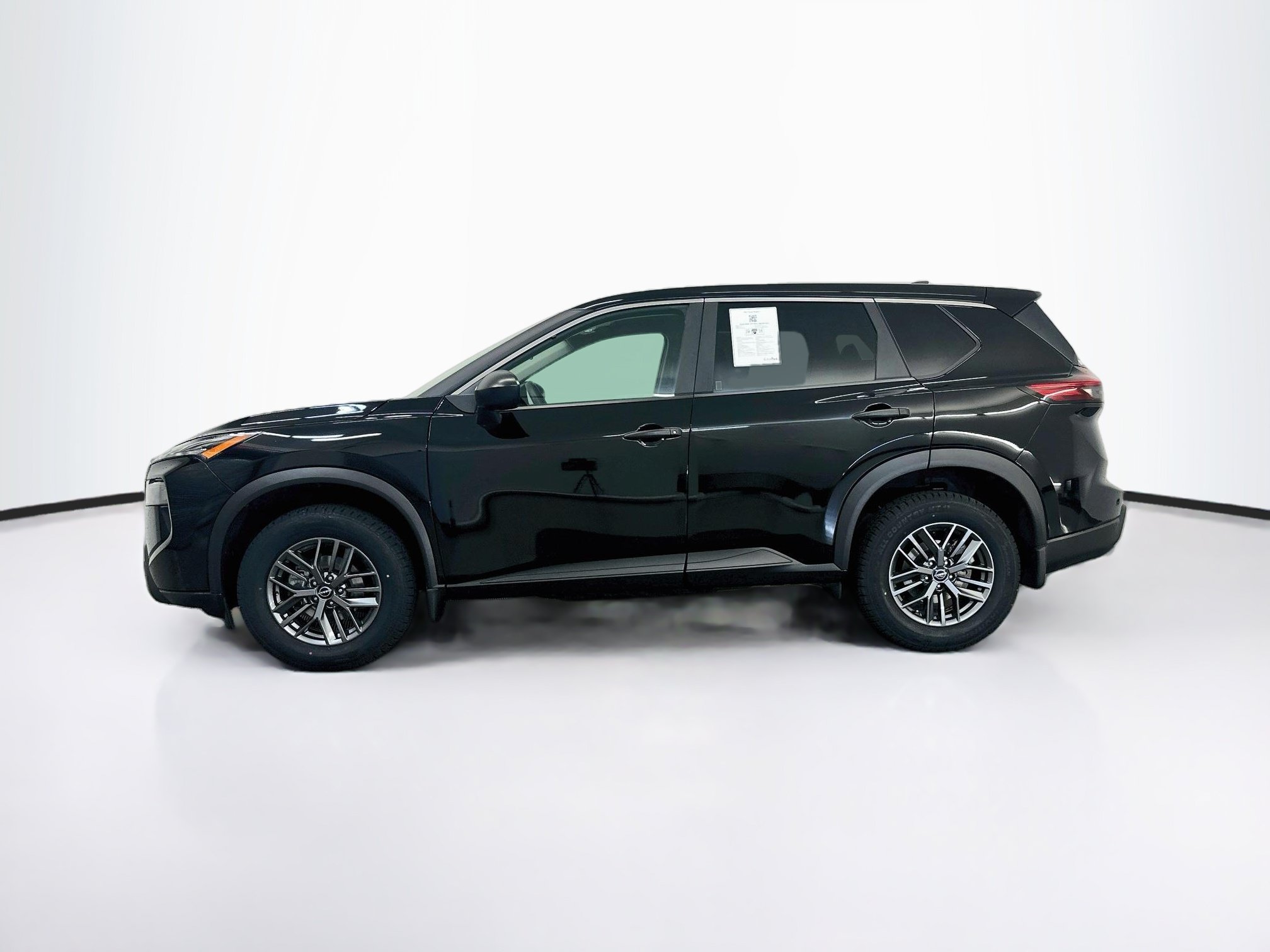 Used 2024 Nissan Rogue S AWD/4WD image 4