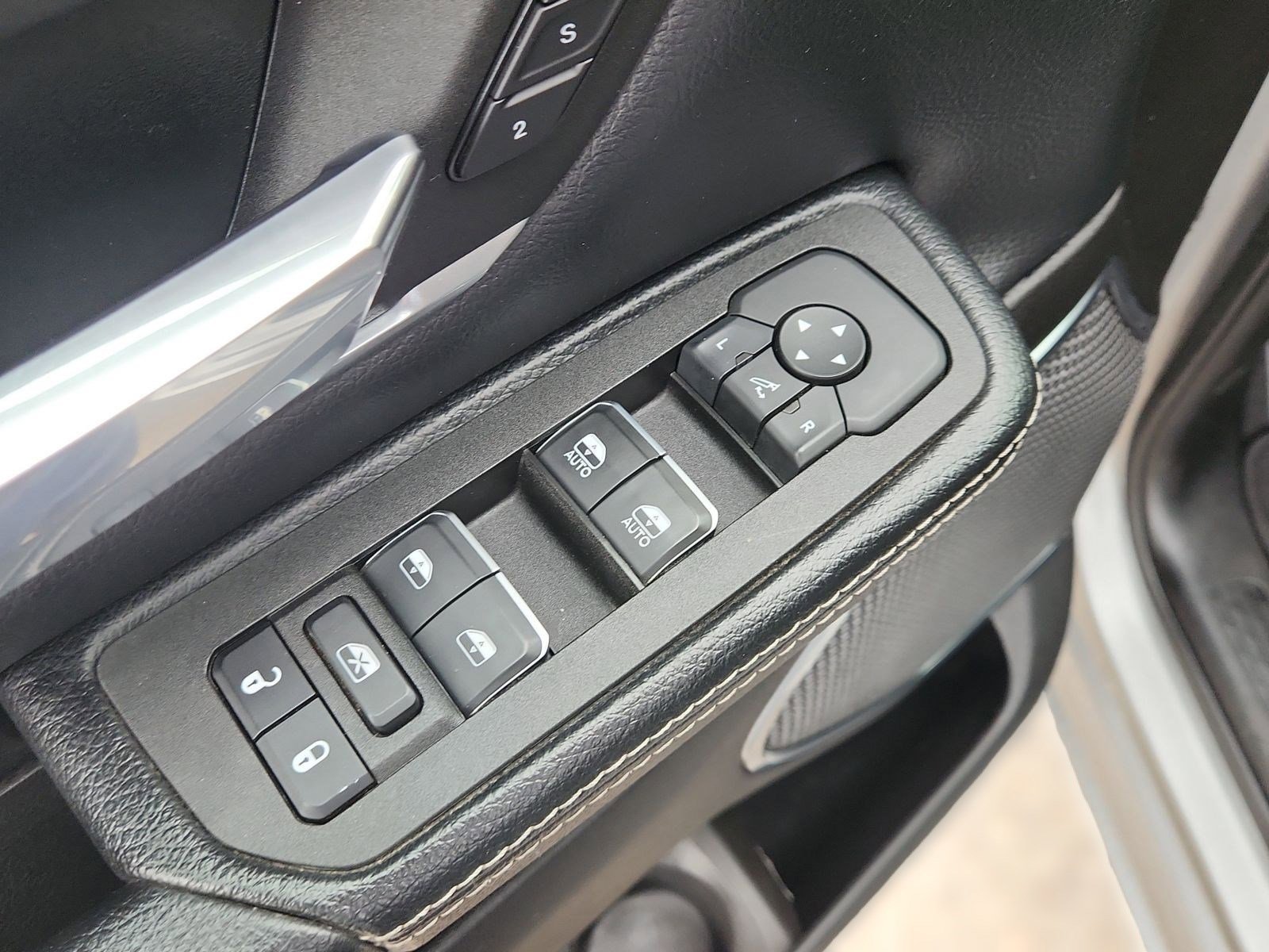 Used 2025 RAM 1500 Laramie image 7