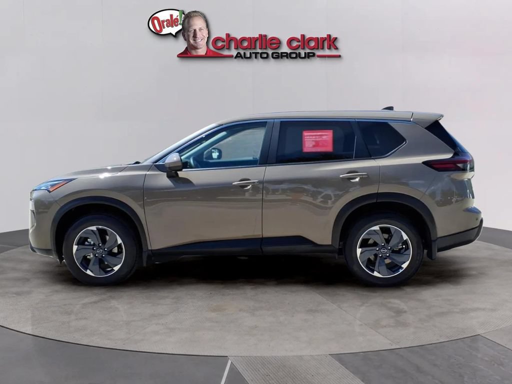 Certified 2024 Nissan Rogue SV FWD image 2