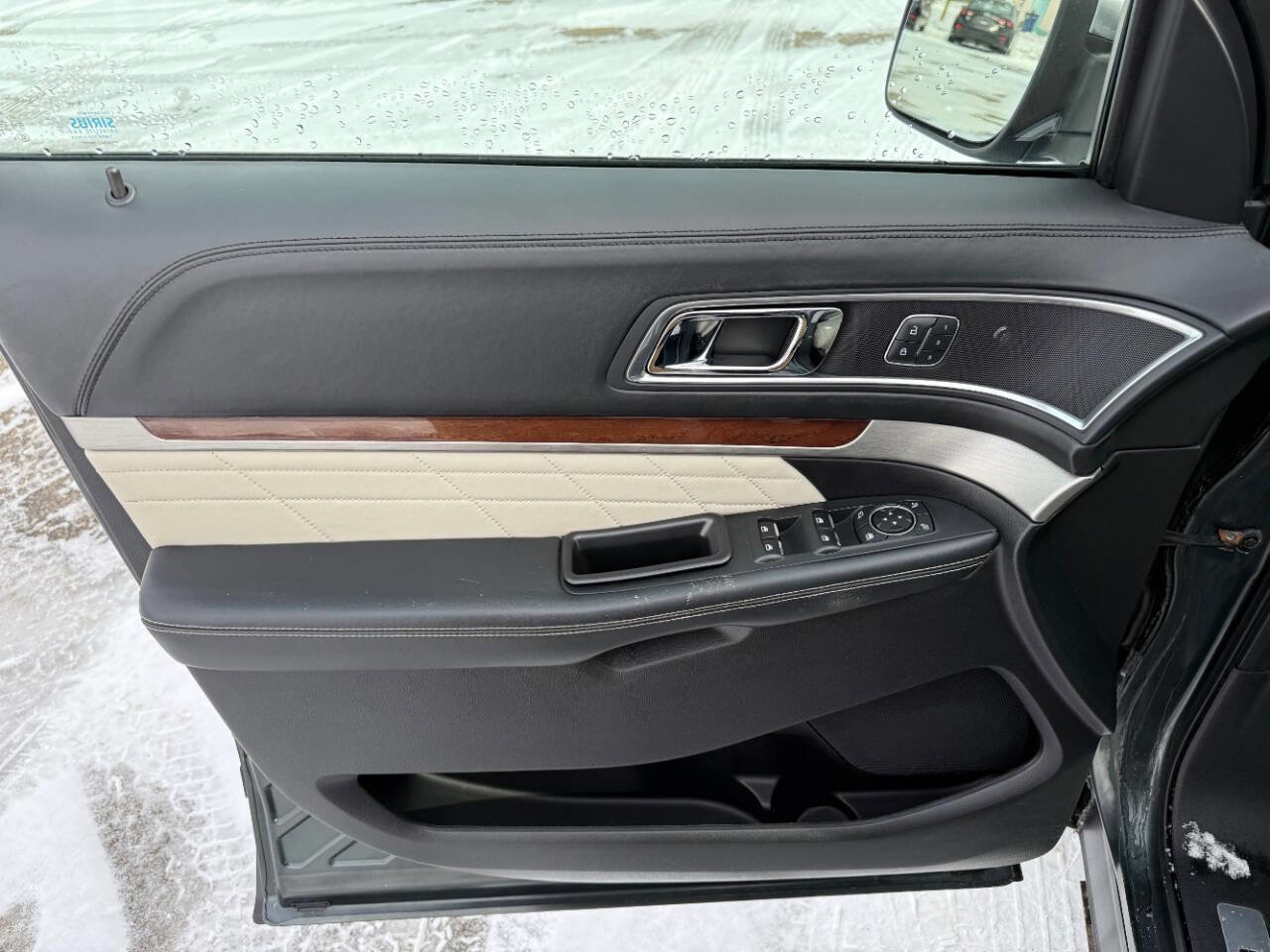 Used 2016 Ford Explorer Platinum image 9