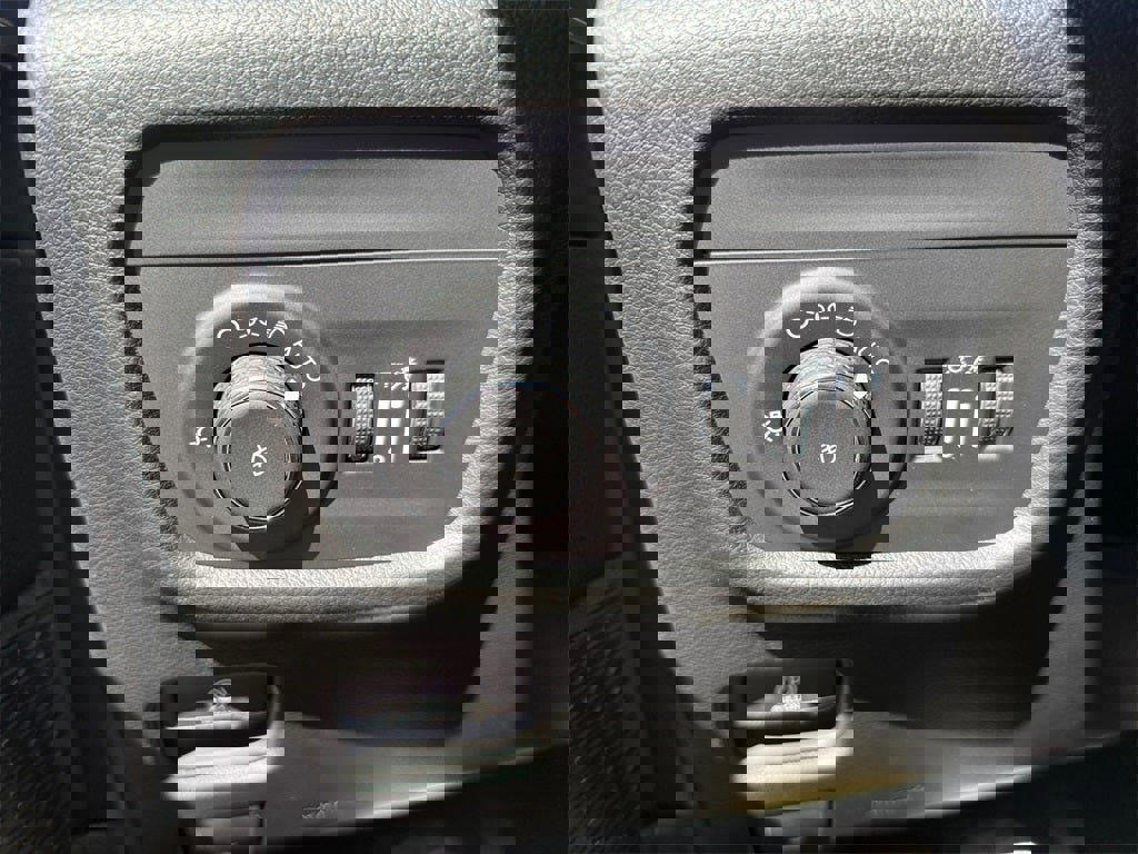 New 2025 Jeep Grand Cherokee Limited w/ Luxury Tech Group II image 25