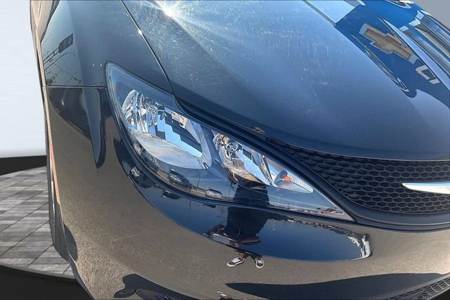 Used 2023 Chrysler Voyager LX FWD image 29