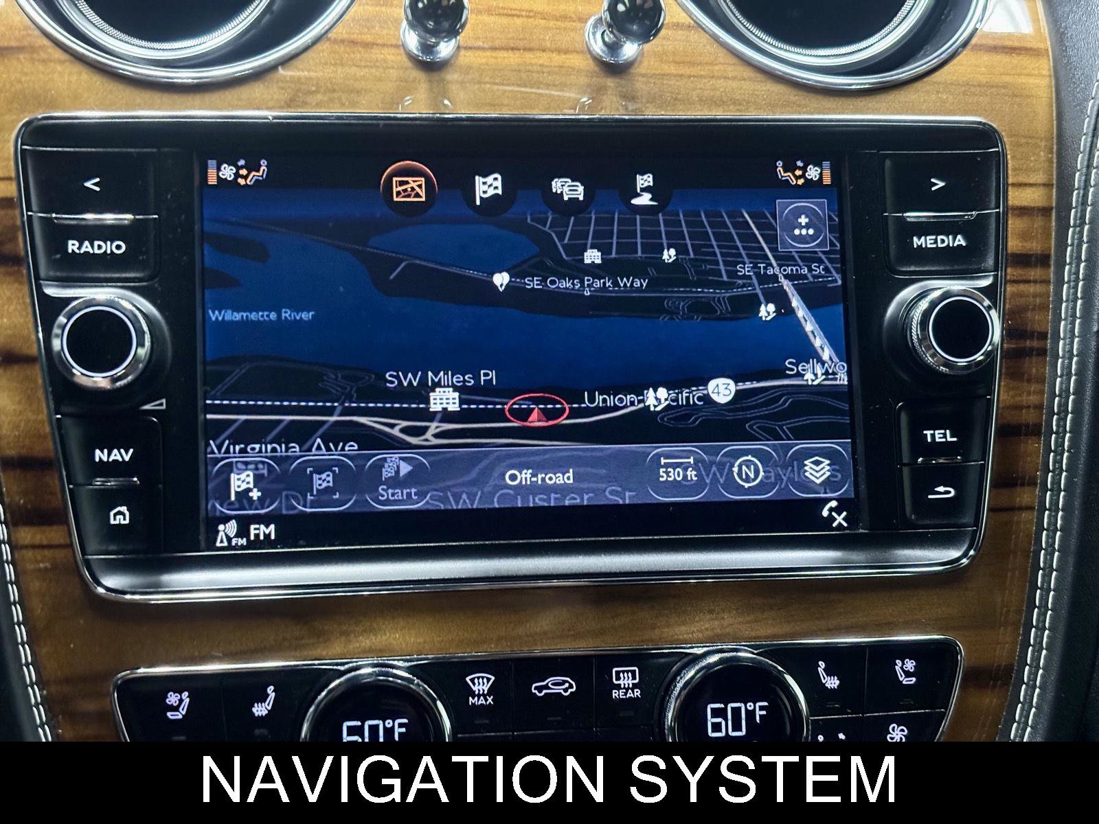 Used 2018 Bentley Bentayga AWD/4WD image 35