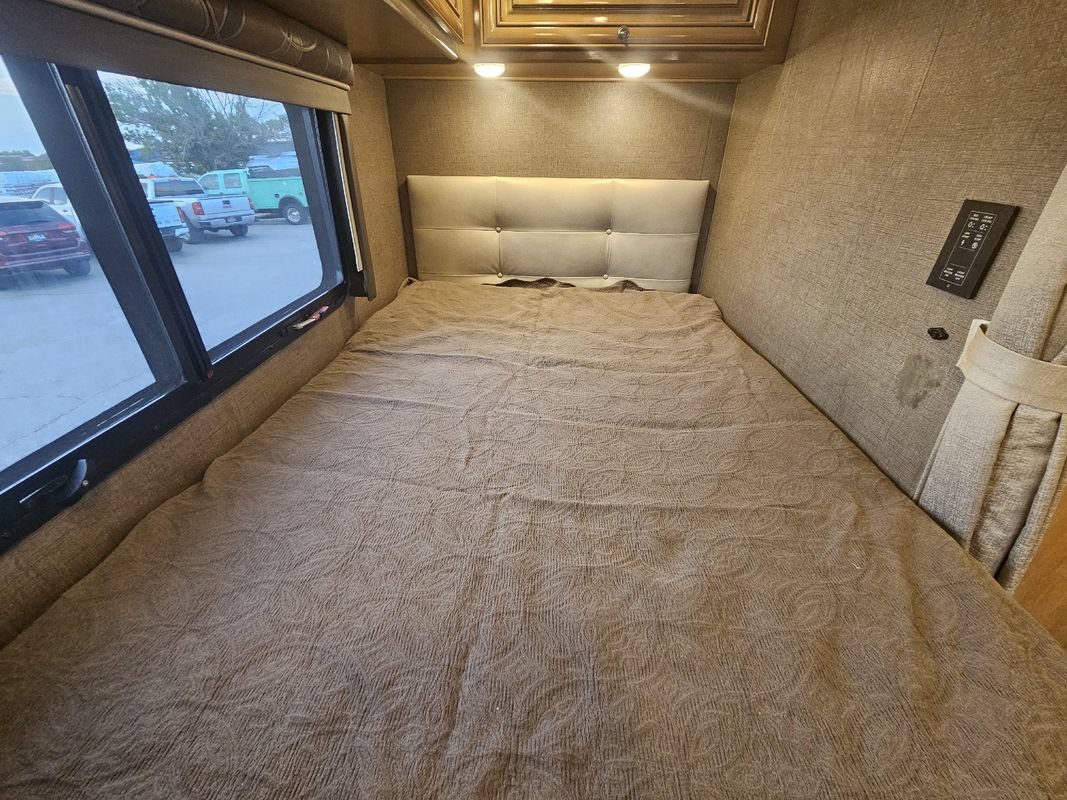 Used 2017 Mercedes-Benz Sprinter 3500 image 34