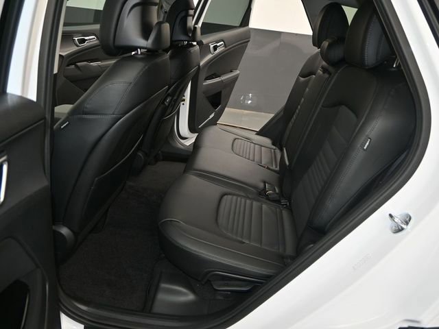 Used 2025 Kia Sportage SX image 13