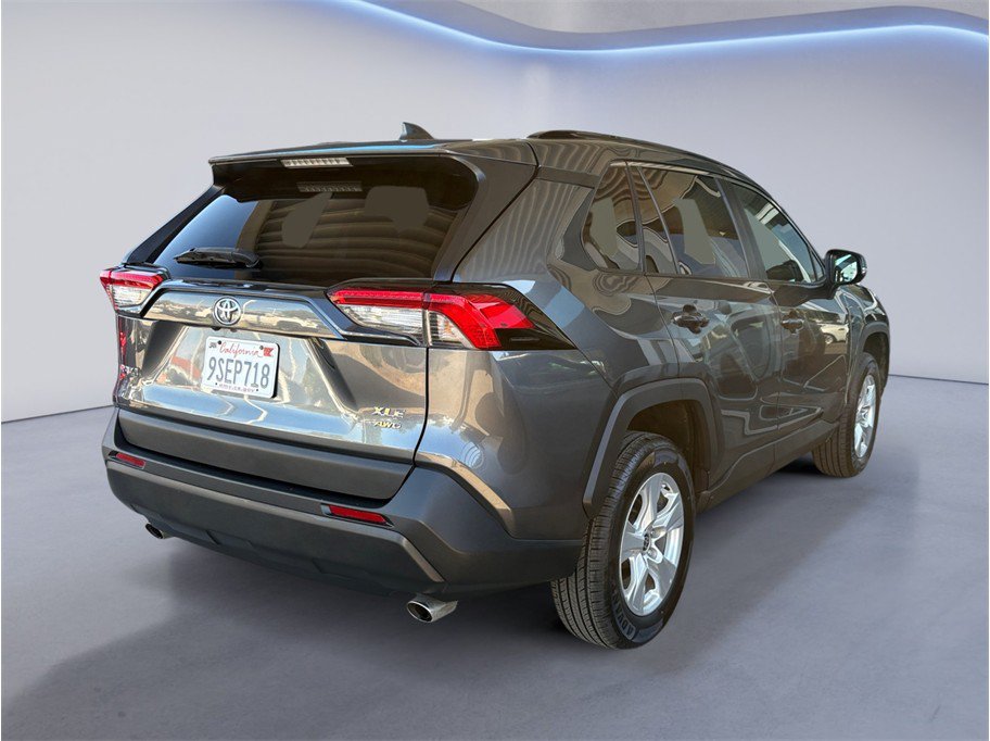 Used 2021 Toyota RAV4 XLE AWD/4WD image 5