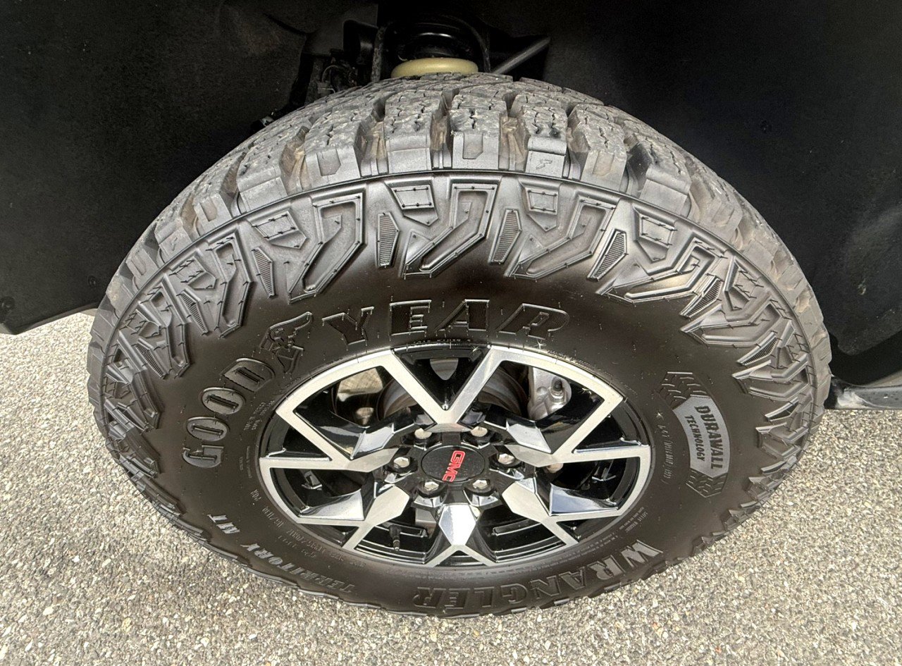 Used 2023 GMC Canyon AT4X image 26