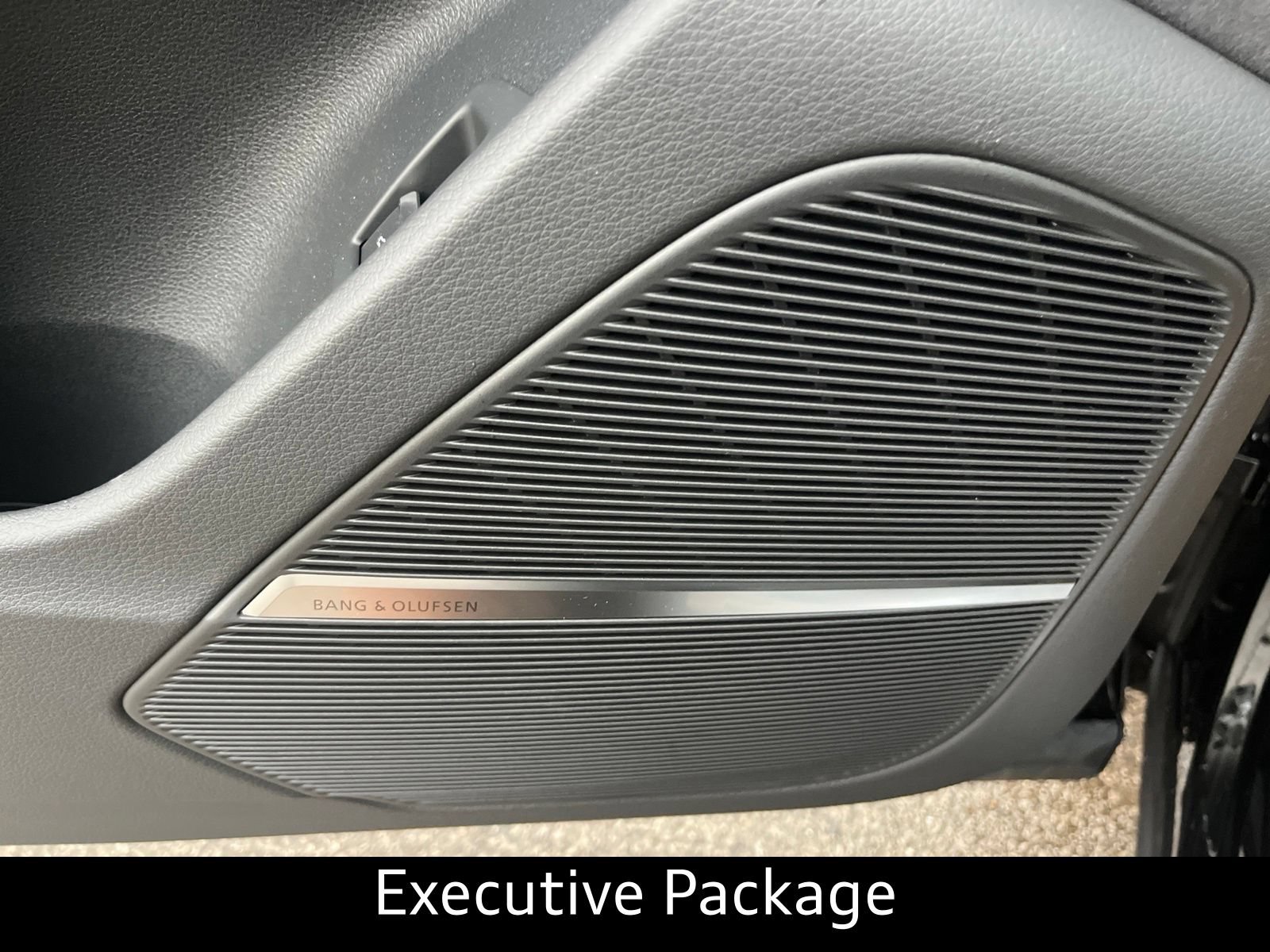 New 2026 Audi SQ8 Prestige AWD/4WD image 9