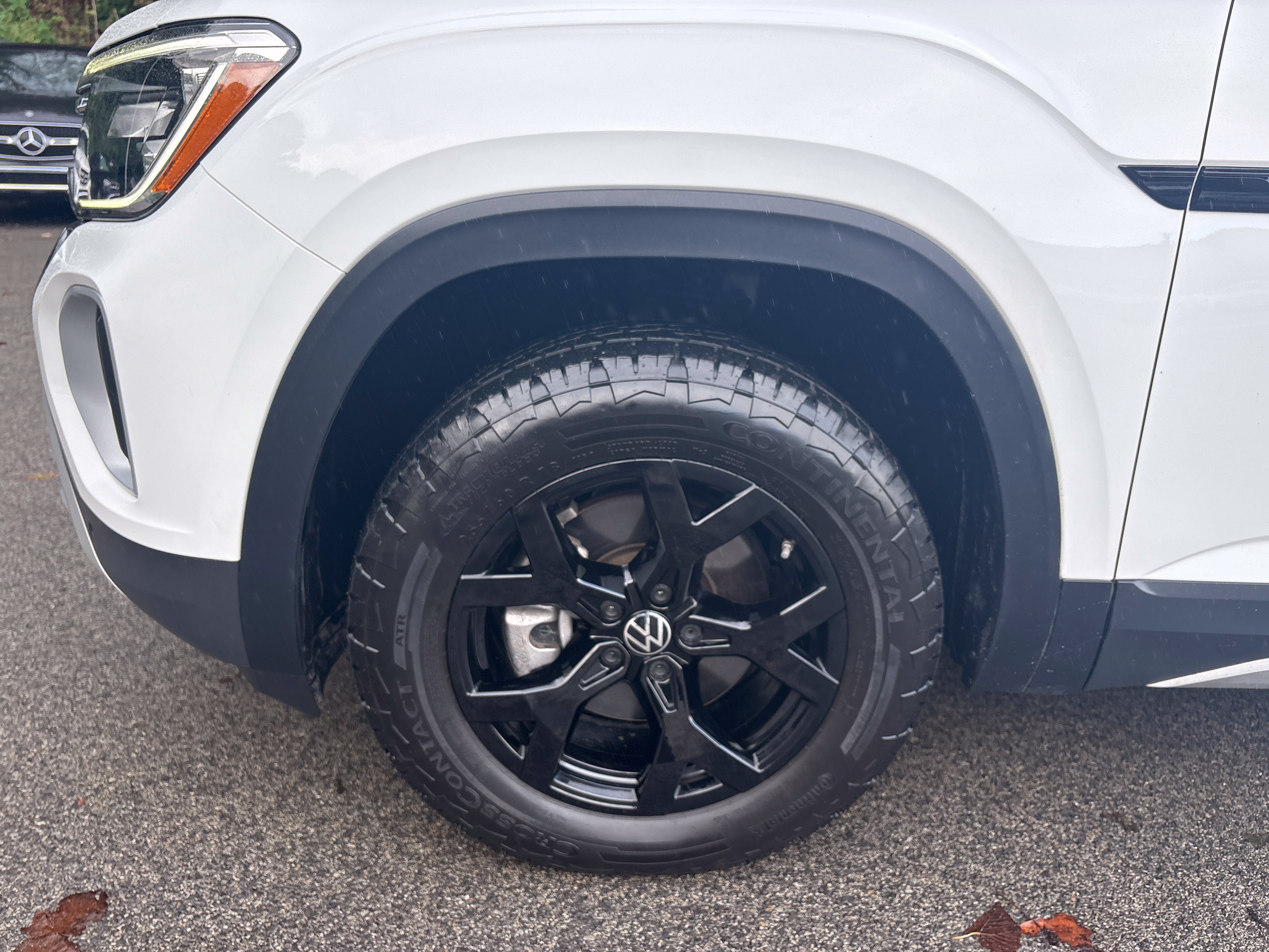 Used 2025 Volkswagen Atlas Peak Edition SE AWD/4WD image 11