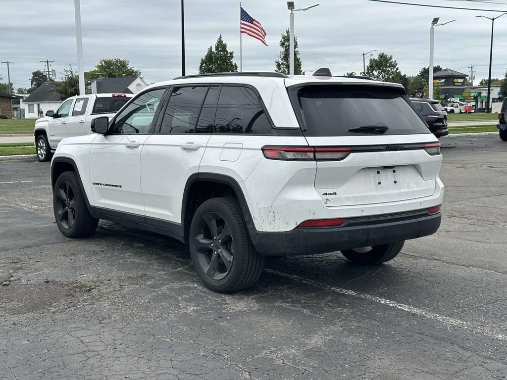 Used 2023 Jeep Grand Cherokee Altitude AWD/4WD image 6