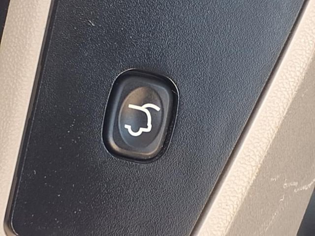 Used 2016 Dodge Grand Caravan SXT w/ Rear Park Assist Package image 24