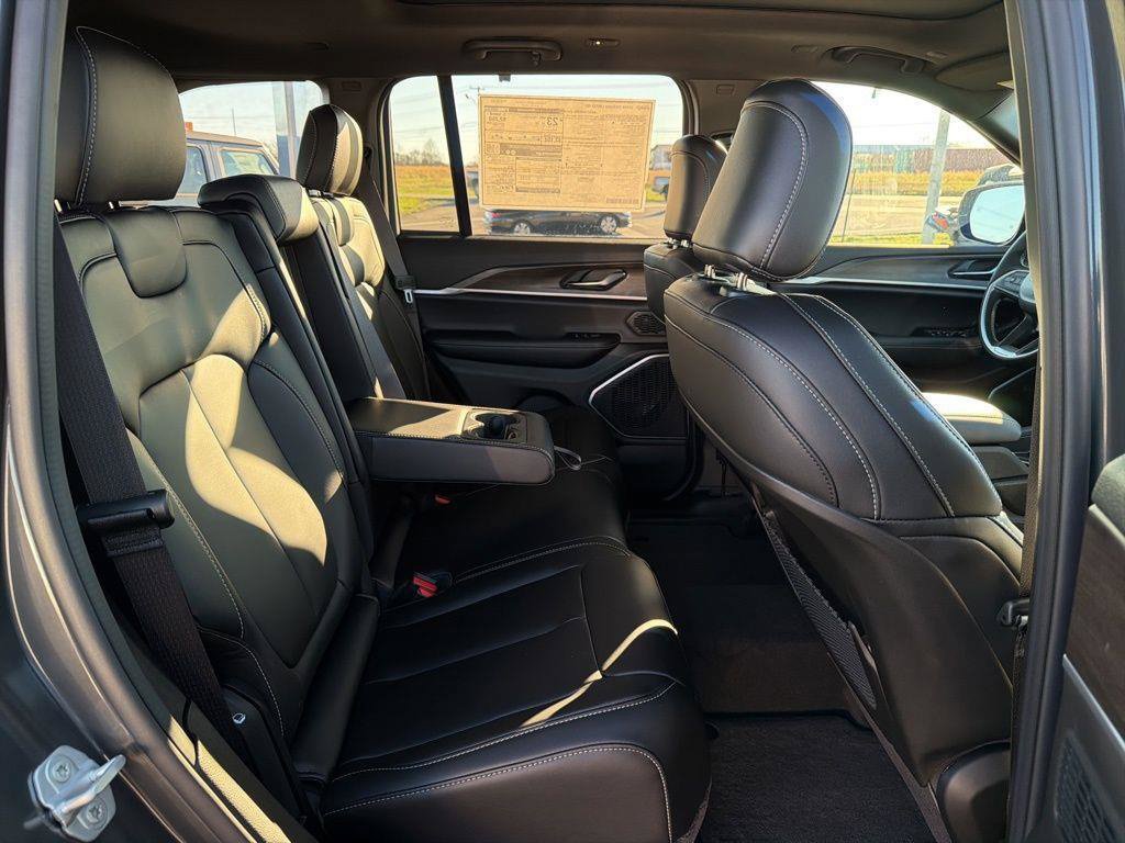 New 2026 Jeep Grand Cherokee Limited w/ Limited Altitude Package RWD image 17