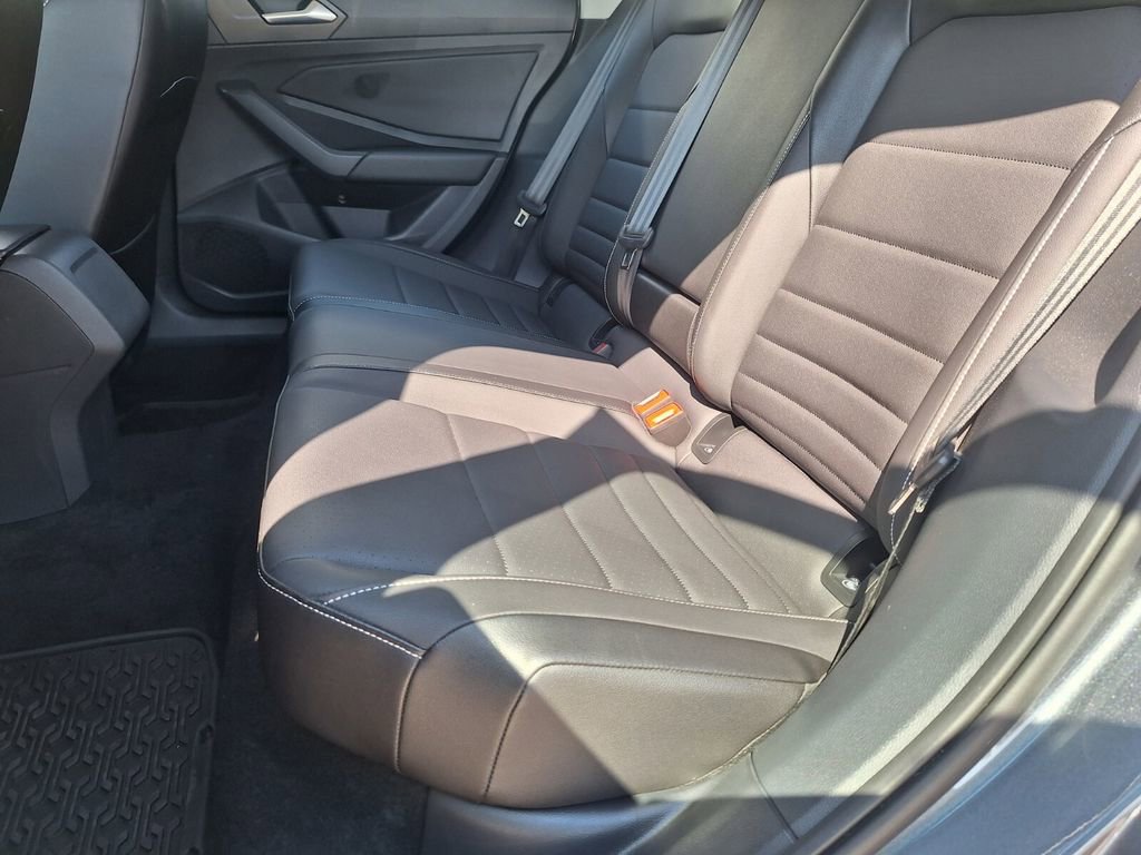 Used 2022 Volkswagen Jetta SE image 21