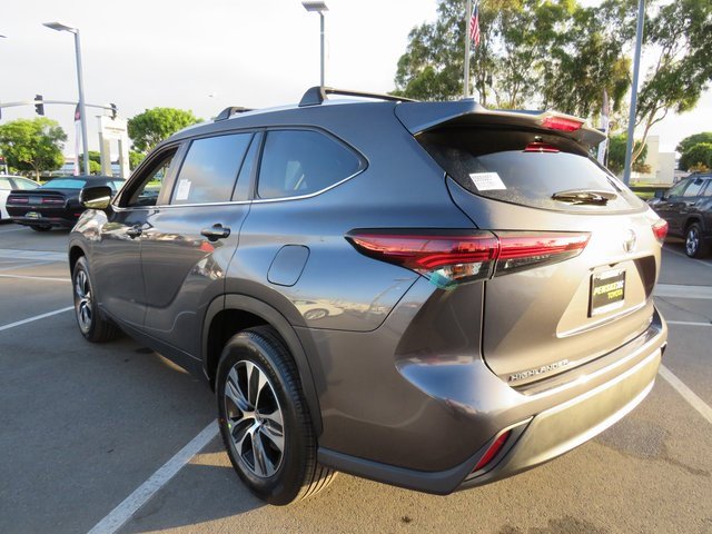 New 2025 Toyota Highlander XLE image 8