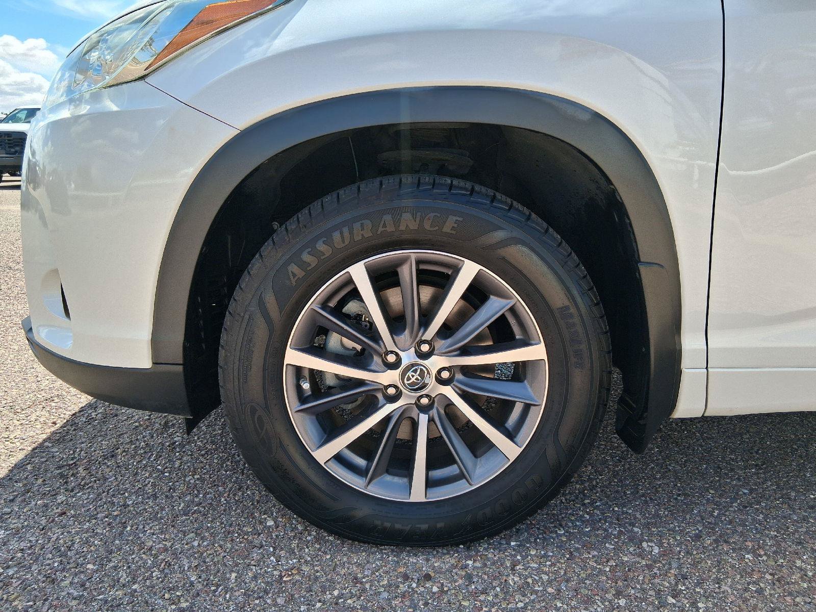 Certified 2017 Toyota Highlander XLE FWD image 44