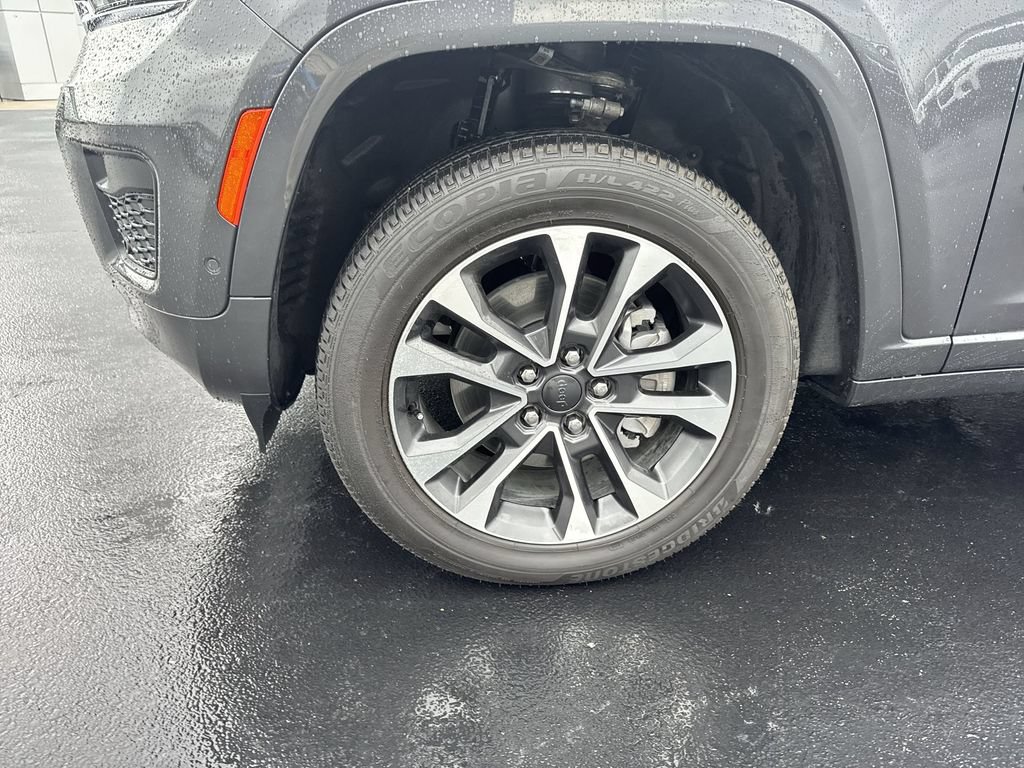Used 2025 Jeep Grand Cherokee L Overland w/ Advanced Protech Group III AWD/4WD image 10