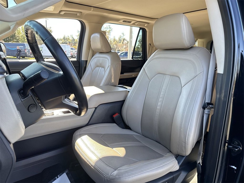 Used 2023 Ford Expedition Max Limited image 9