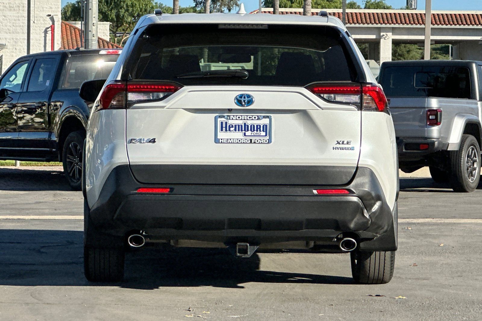 Used 2023 Toyota RAV4 XLE Premium image 5