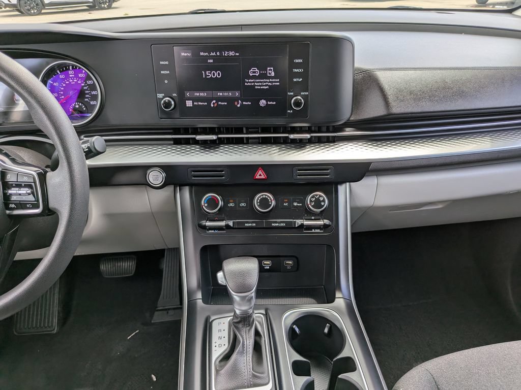 Certified 2024 Kia Carnival LX FWD image 16