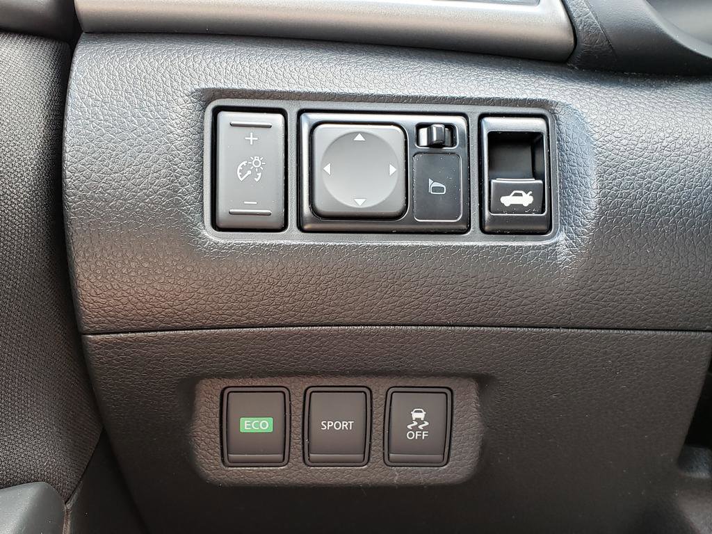 Used 2015 Nissan Sentra SV FWD image 19