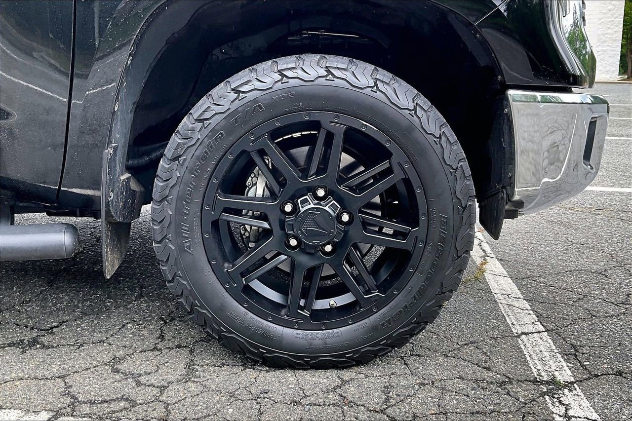 Used 2018 Toyota Tundra SR5 w/ SR5 Upgrade Package AWD/4WD image 31