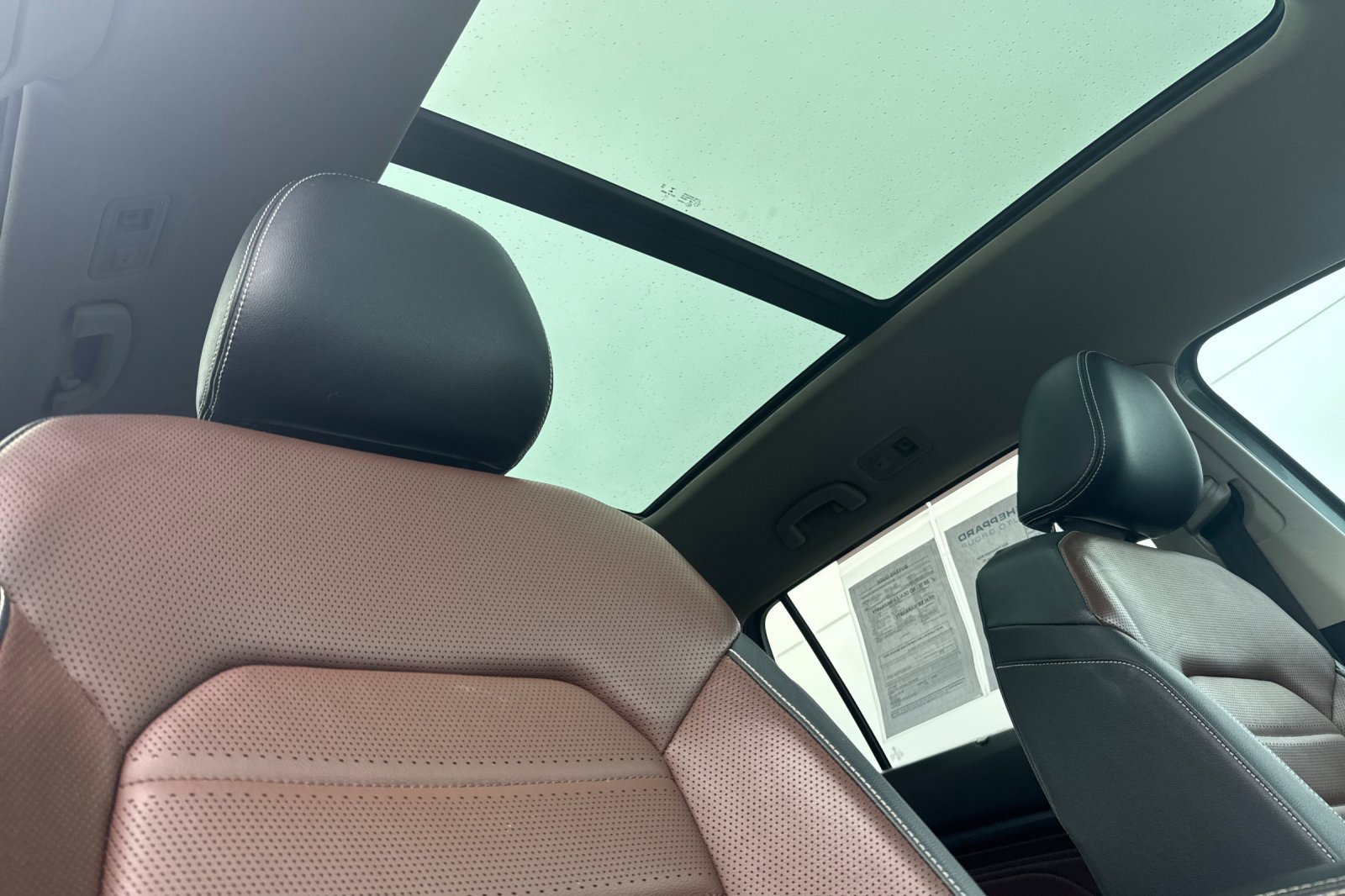 Used 2022 Volkswagen Atlas SEL Premium image 19