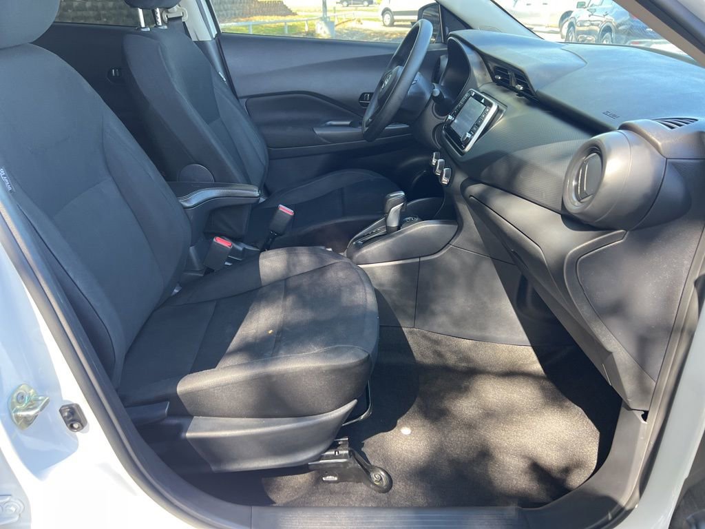 Used 2024 Nissan Kicks S image 12